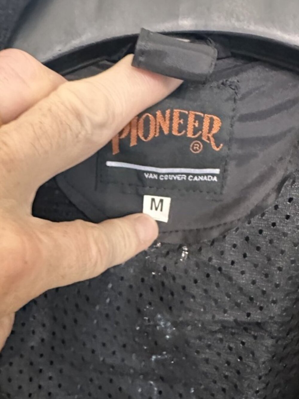MEN'S MEDIUM PIONEER RAIN JACKET. HEAVY DUTY AND VENTILATED - Picture 4 of 7